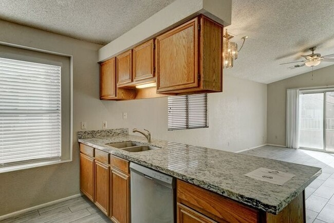 Building Photo - COMING SOON! Recently Renovated 2bed/2bath Townhouse in Peoria!