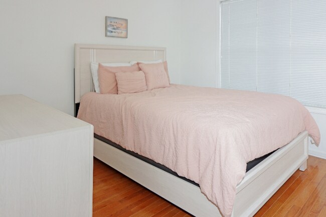 Building Photo - 888 Saddlebred Way