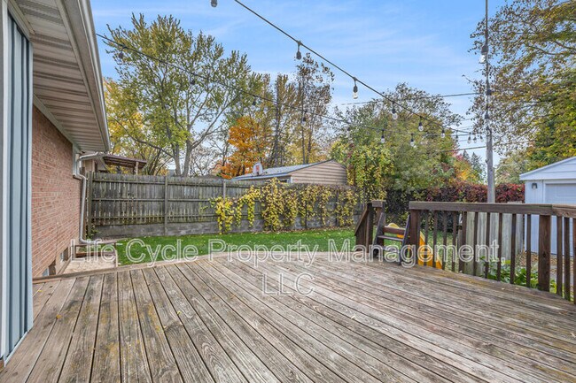 Building Photo - 1437 Lewison Ave NE