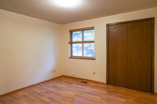 Building Photo - Mini "Ranch" in Hayden