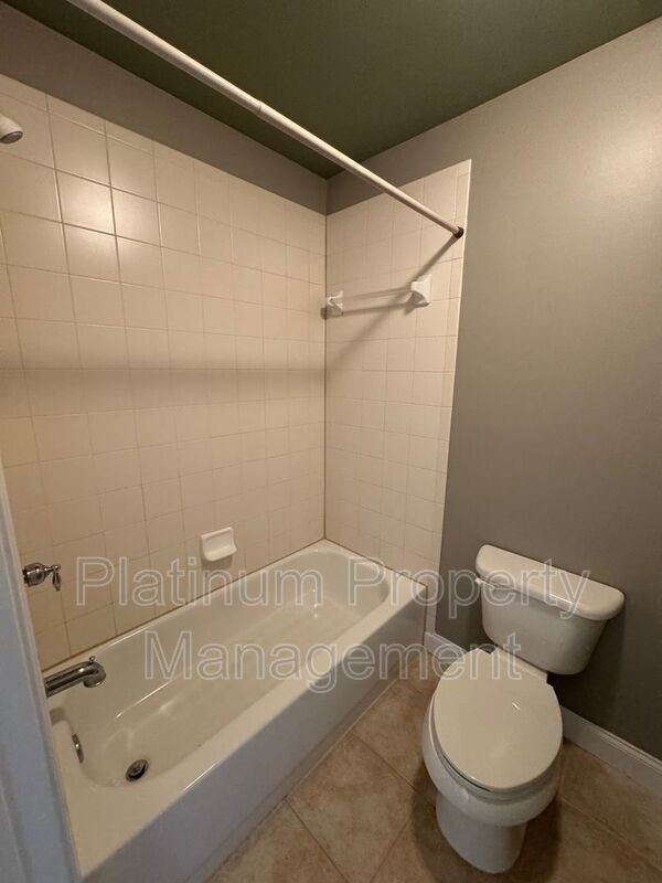 Building Photo - 917 Wallace Falls Dr