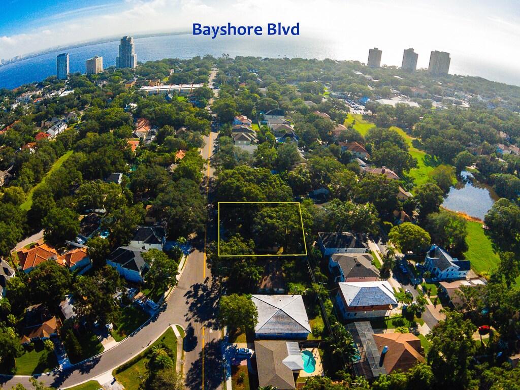 Building Photo - 3136 W EUCLID AVE N