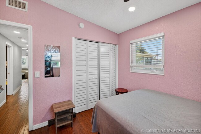 Building Photo - 300 SW 25th Ave