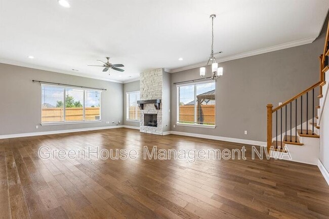 Building Photo - 3702 SW Mistletoe Ave