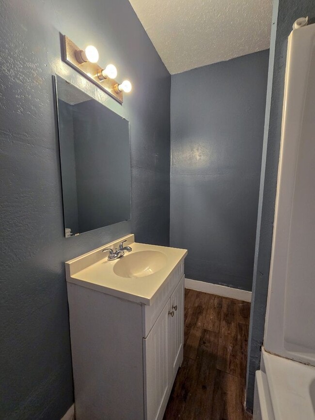 Building Photo - 3 Bed home in Shawnee!