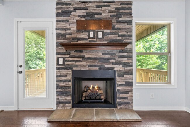 Building Photo - Pet Friendly Four Bedroom with Basement!