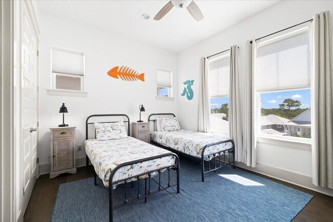 Building Photo - 275 Gulfview Cir