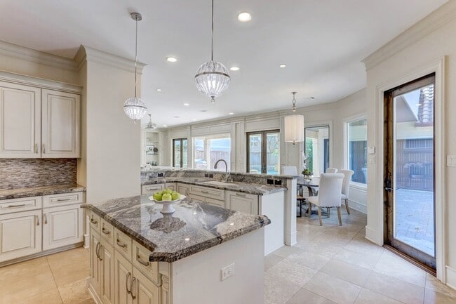 Building Photo - 3749 Olympia Dr