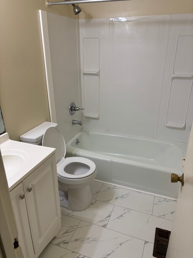 Building Photo - 1906 Wickham Ave