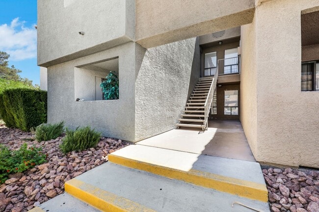 Building Photo - Upgraded 2 bedroom in gated community