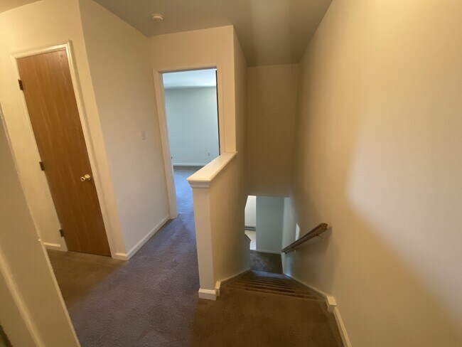 Building Photo - 212 Magnolia Dr