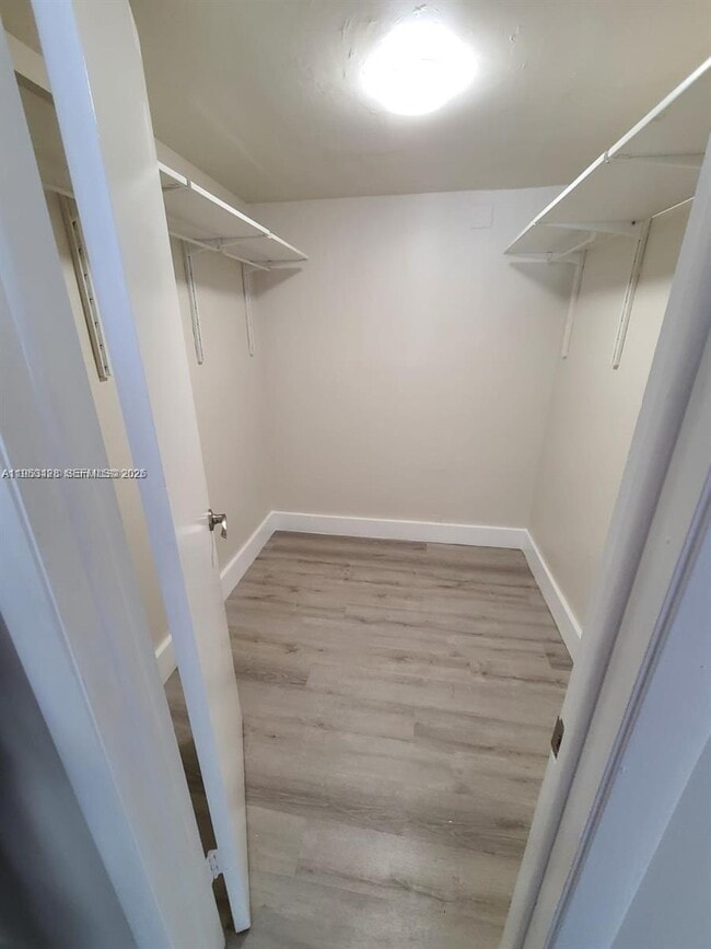 Building Photo - 4222 Inverrary Blvd