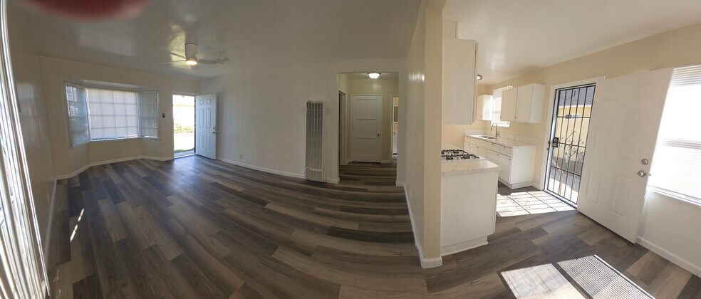 Building Photo - 15726 Halldale Ave
