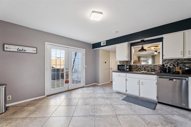 Building Photo - 9605 Hefner Village Blvd