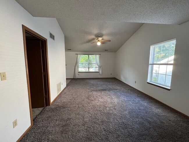 Building Photo - 3570-3572 Prescott Dr