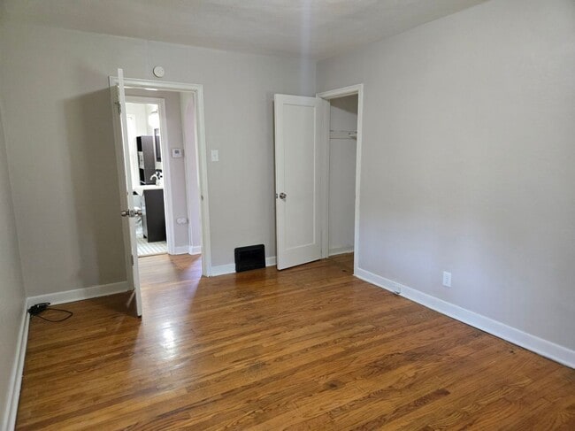 Building Photo - 6415 Perry Dr