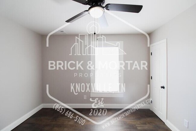 Building Photo - 404 E Emerald Ave