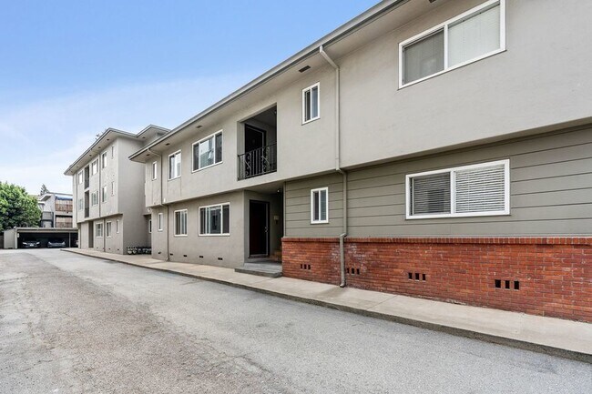 Building Photo - 1549 San Carlos Ave
