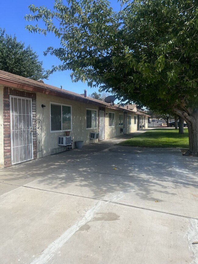 Building Photo - 1st Month’s FREE Rent Move-In Special! Spa...