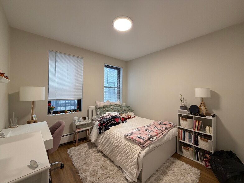 Building Photo - 16 Aberdeen St