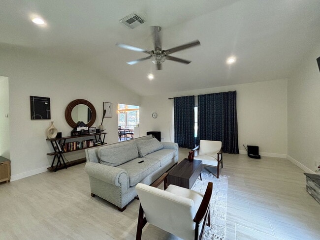 Building Photo - 9135 San Ambrosio Dr