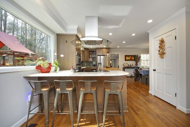 Building Photo - Beautifully renovated large home in CHCCS school district! Available mid-June!