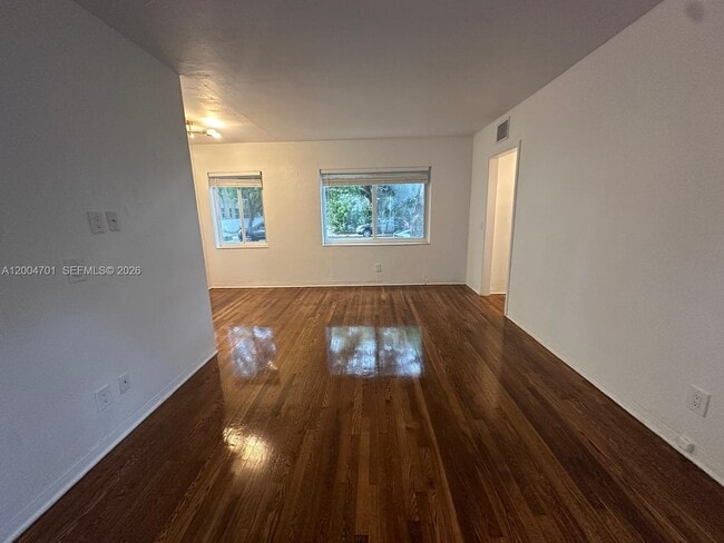 Building Photo - 1567 S Le Jeune Rd