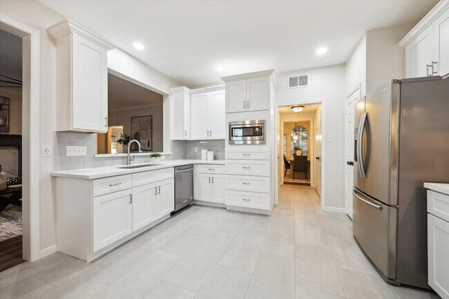 Building Photo - 2350 Seamist Cir