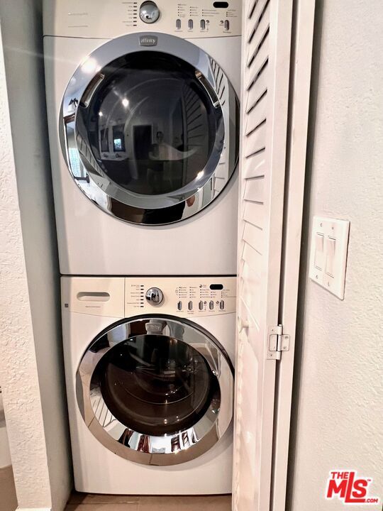 Building Photo - 401 Kings Rd