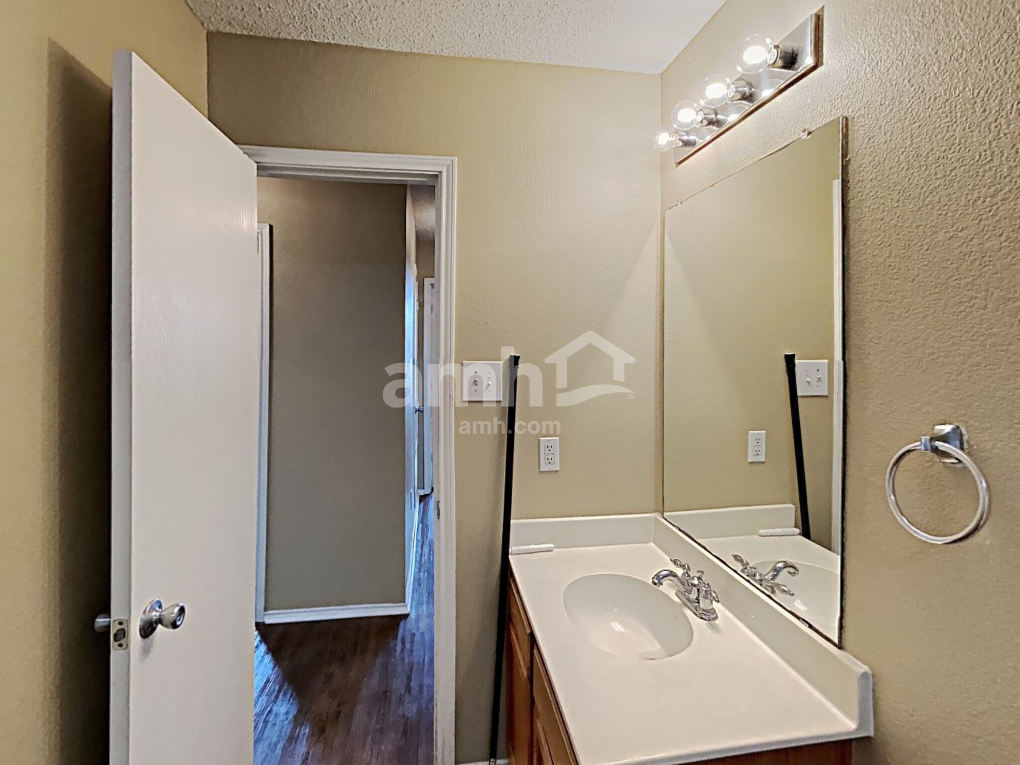 Building Photo - 1409 Prairie Dr
