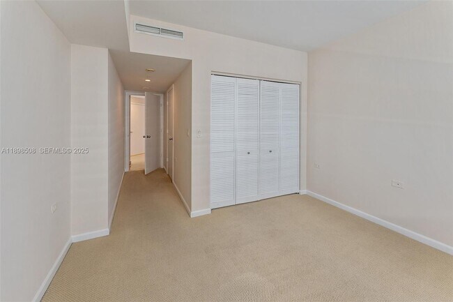 Building Photo - 801 Brickell Key Blvd