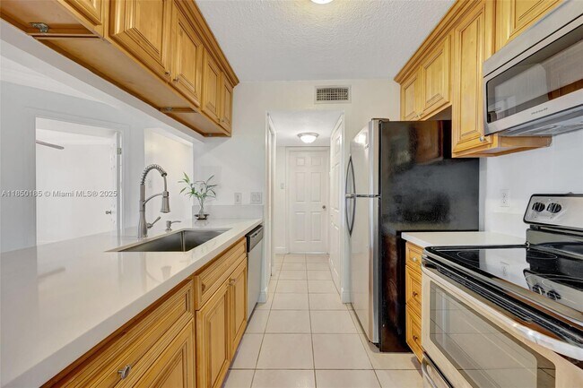 Building Photo - 10630 SW 157th Ct