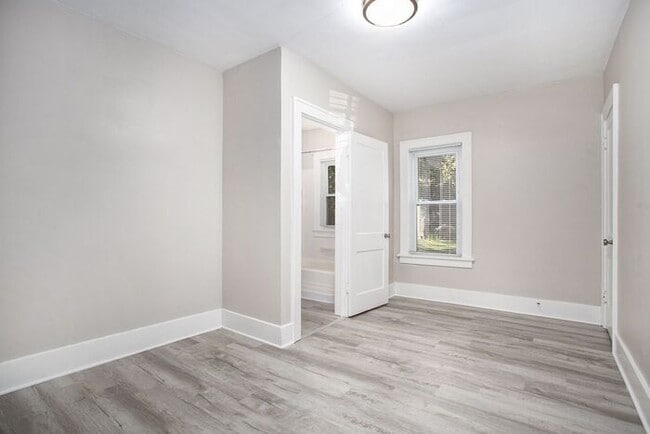 Building Photo - $1395- 2 Bedroom home, Renovated - Ask about our security deposit alternative!