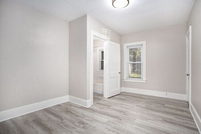 Building Photo - $1450- 2 Bedroom home, Renovated - Ask abo...
