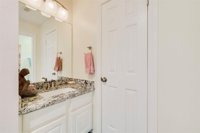 Building Photo - 14103 Heatherhill Pl