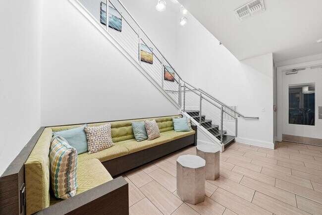 Building Photo - 1700 W Cleveland St