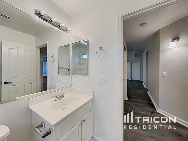 Building Photo - 4314 S Emery St