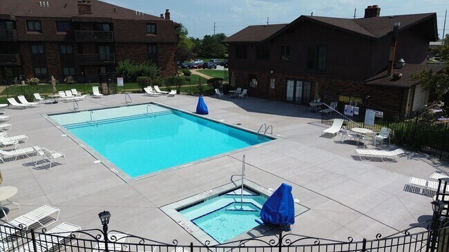 Building Photo - 2003 W 45th St