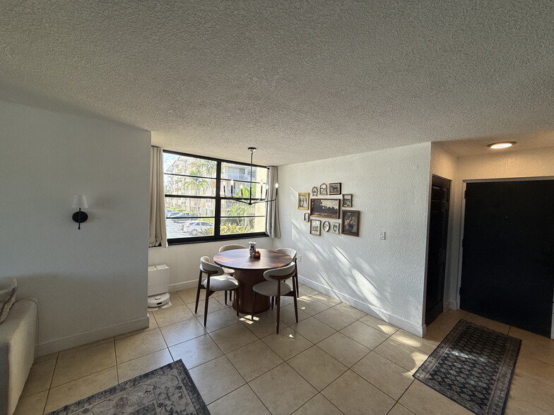 Building Photo - 13100 SW 92nd Ave