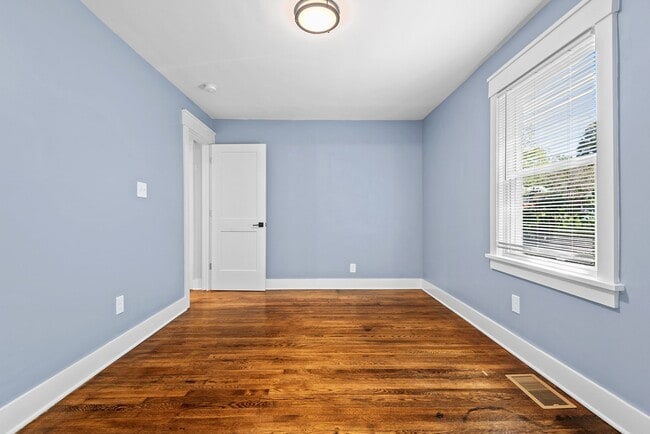 Building Photo - 2 Bedroom Ranch Style Home close to Downtown Raleigh