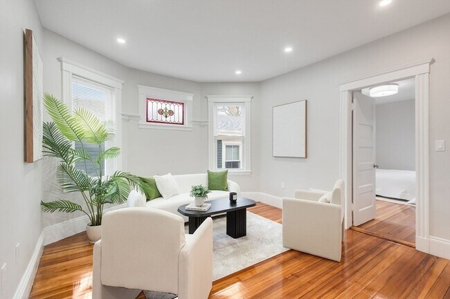 Building Photo - 38 Dorset St