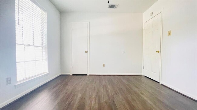 Building Photo - 15819 Fathom Ln