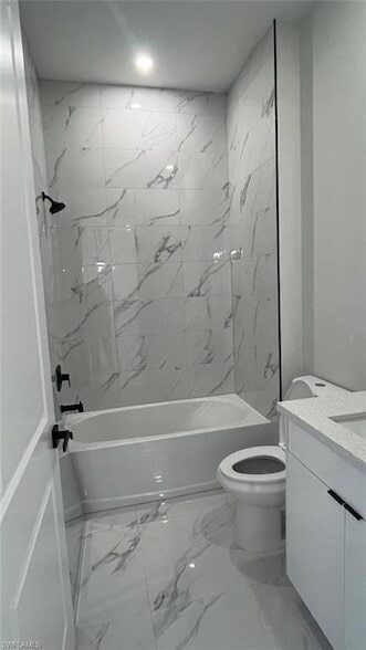 Building Photo - 1009 NE 15th Ln