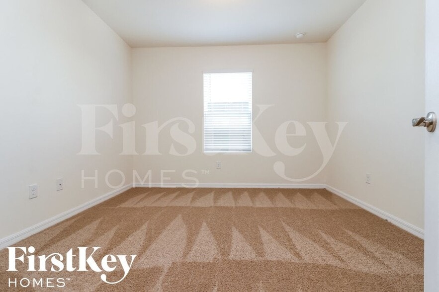 Building Photo - 2718 SW 8th Ct