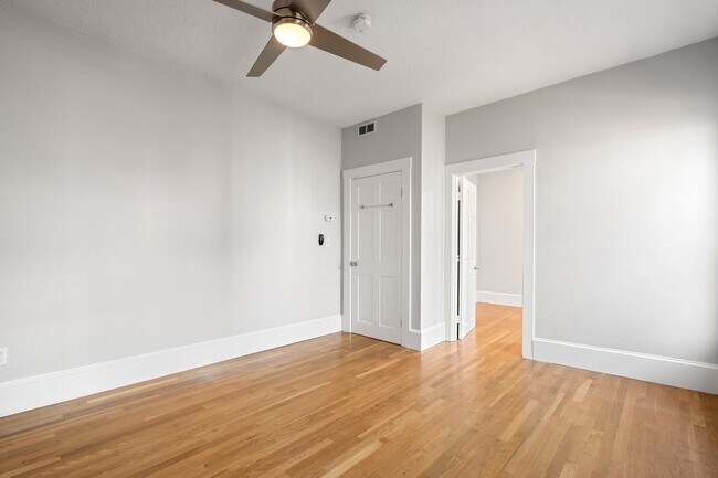 Building Photo - 72 Mozart St