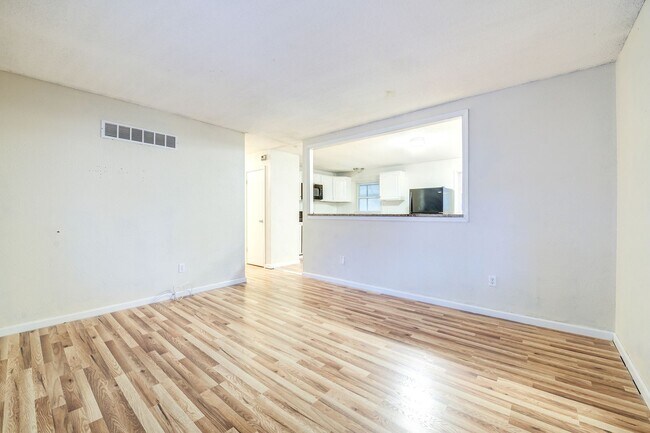 Building Photo - Charming 3-Bedroom Ranch Home in Hazelwood School District