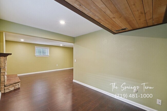 Building Photo - INVITING 3BD HOME w/ SPACIOUS LAYOUT & CHARM - Security Deposit Waiver Available