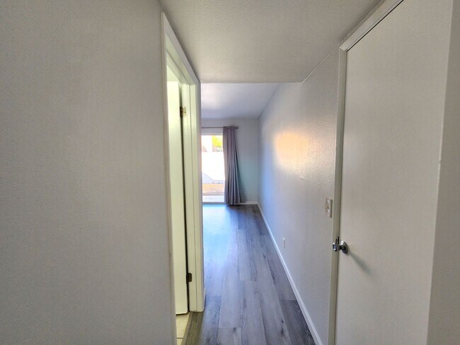 Building Photo - Gorgeous 2 bedroom 2 bath in TAPATIO COVE