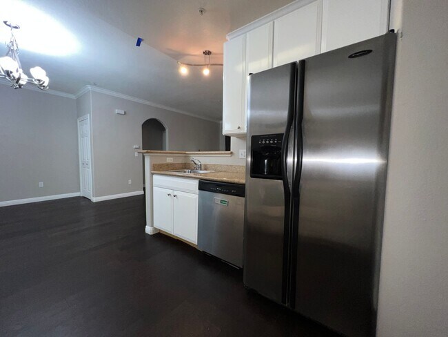 Building Photo - Villa Cortina Luxury Condo near Santana Ro...