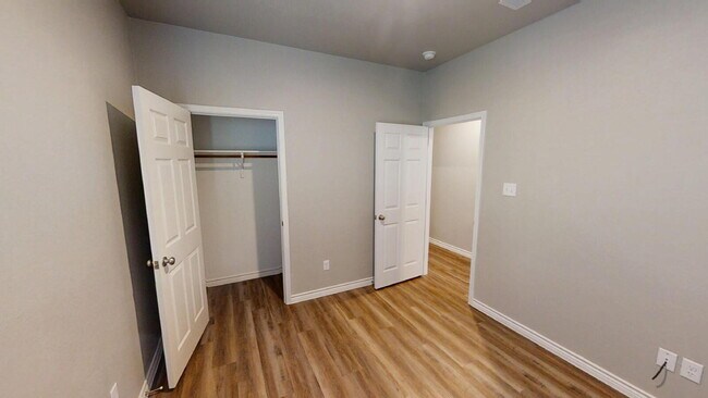 Building Photo - 2107 Wildewood Dr
